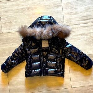 Black Moncler Kid’s coat size 0 (3T) excellent condition. Detachable fur collar